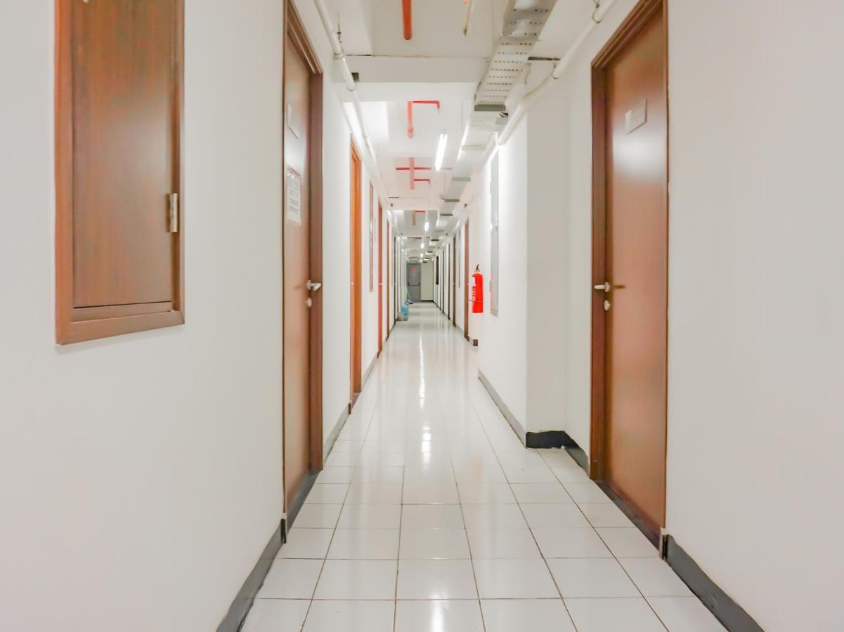 Oyo 90241 Sirooms Apartmen Gunung Putri Bogor Buitenkant foto